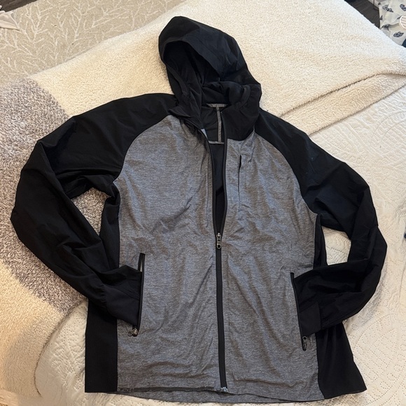 LULULEMON Men's Black and Gray windbreaker/rain light Jacket size medium - Picture 1 of 10